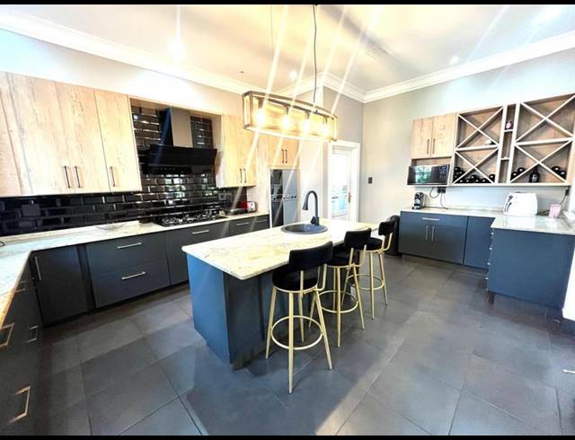 4 BEDROOM HOUSE FOR SALE IN MIDFIELD ESTATE